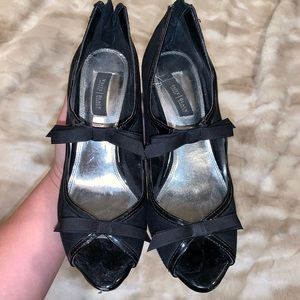 Open toed heels with bows
